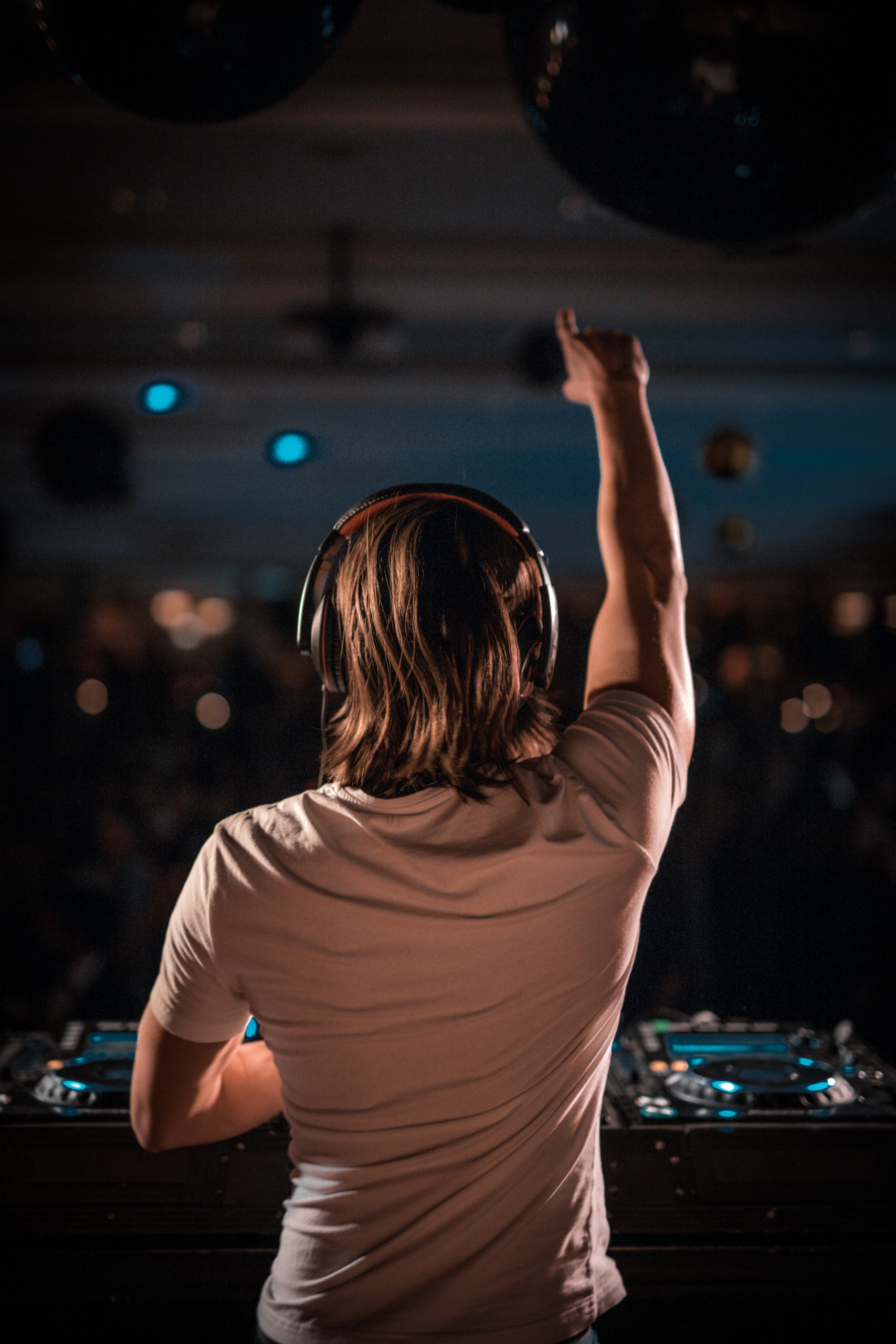DJ feirer musikkens høydepunkt på dansegulvet